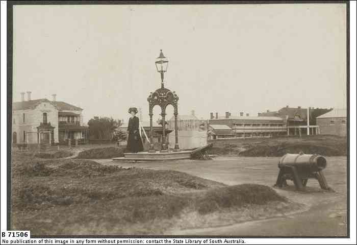 B71506_fountain_Colley_Reserve